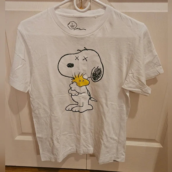 KAWS x Peanuts Uniqlo UT T-shirt 2017, NEW - Picture 6 of 10